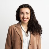 Ein Portrait von Aylin Tosun.